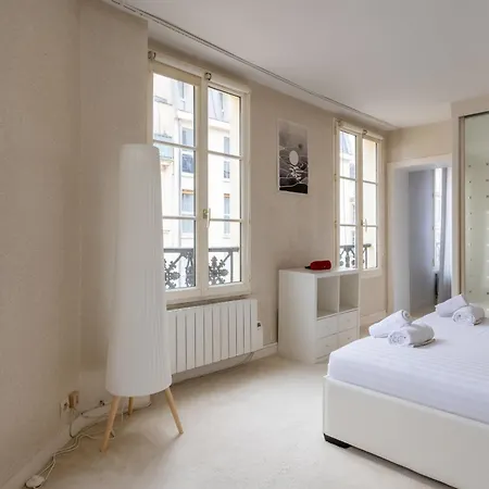 Bright & Spacious Duplex Near Notre Dame De Apartamento