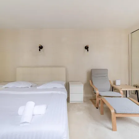 Bright & Spacious Duplex Near Notre Dame De Apartamento