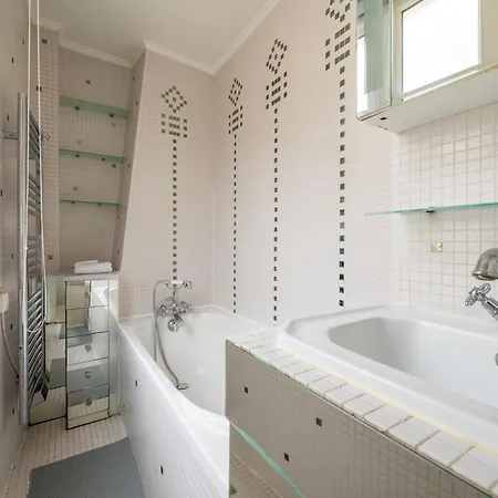 Bright & Spacious Duplex Near Notre Dame De Apartamento París