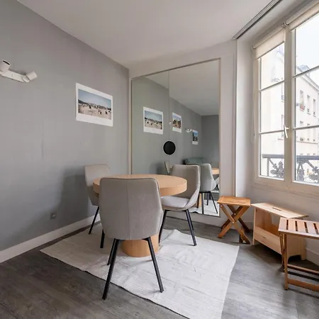 Bright & Spacious Duplex Near Notre Dame De París